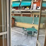 Mare Con Giardino Lägenhet