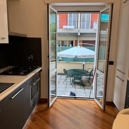 Mare Con Giardino Apartment