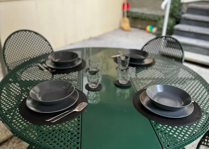 Mare Con Giardino Apartment