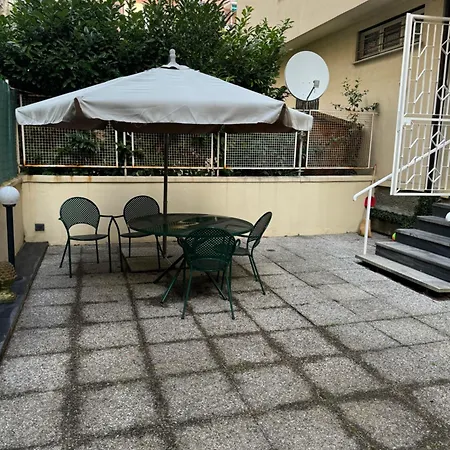 Apartament Mare Con Giardino *