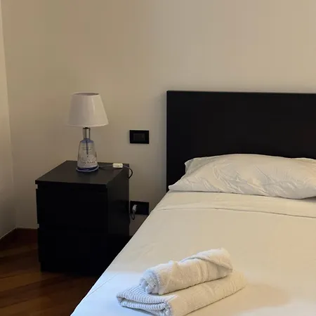 Apartament Mare Con Giardino *